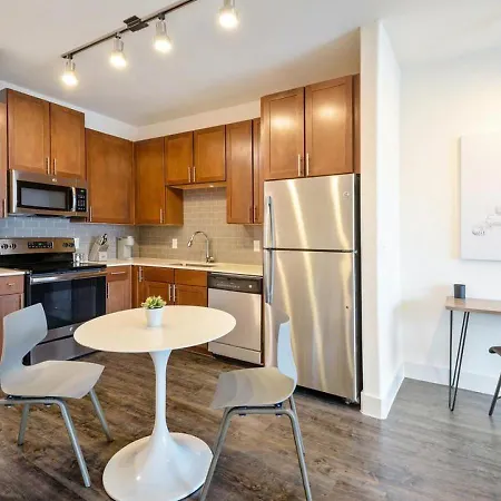 Landing Modern Apartment With Amazing Amenities